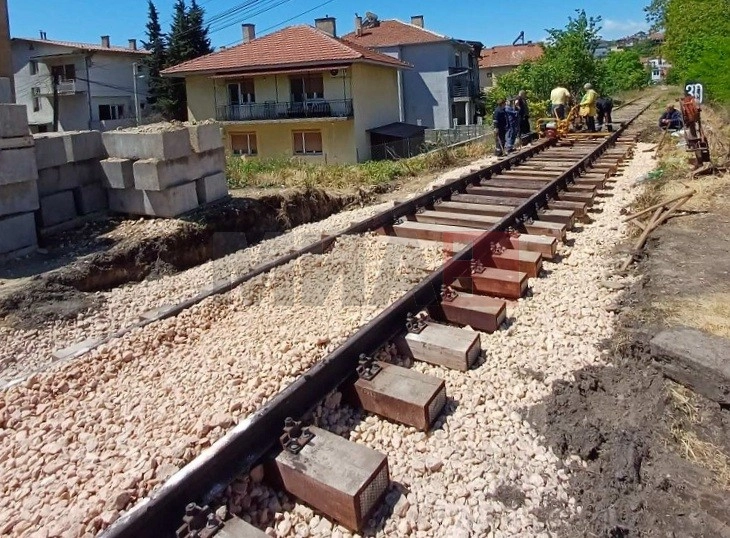 Се модернизират железничките премини на две улици во Кочани