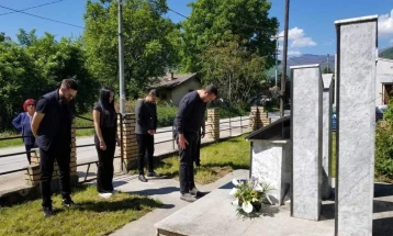 Левица во Битола оддаде почит на загинатите бранители во Вејце