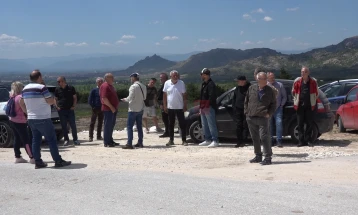 Жители на прилепското село Оревоец на протест поради најавените минирања од компанијата „Бехтел и Енка“
