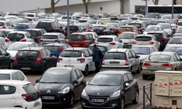 Komisioni i sigurimit të përgjegjësisë automobilistike kërkon që vendimet e kompanive të sigurimit të pezullohen