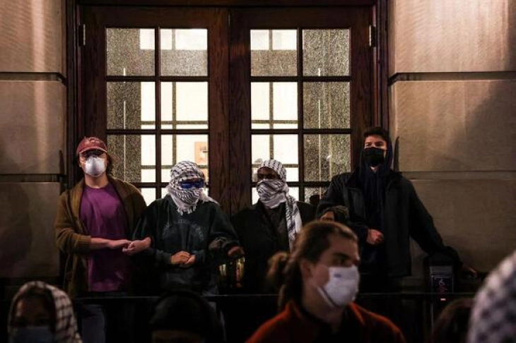 Белата куќа ги осуди протестите во Колумбија каде студентите се забарикаридираа во универзитетска зграда