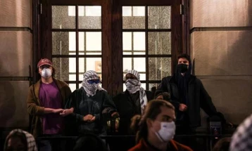 Белата куќа ги осуди протестите во Колумбија каде студентите се забарикаридираа во универзитетска зграда