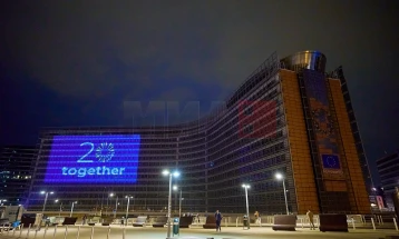 Зградата на Еврокомисијата осветлена во чест на 20-годишнината од големото проширување на ЕУ 