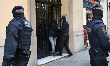Во Шпанија уапсени повеќе од 100 лица поради измама на корисниците на Воцап