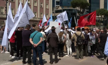 Албанија: Работнички протести за достоинствени плати и услови за работа