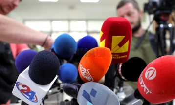 Ден на слободата на медумите - македонските новинари со потпросечни плати и се уште изложени на закани и напади