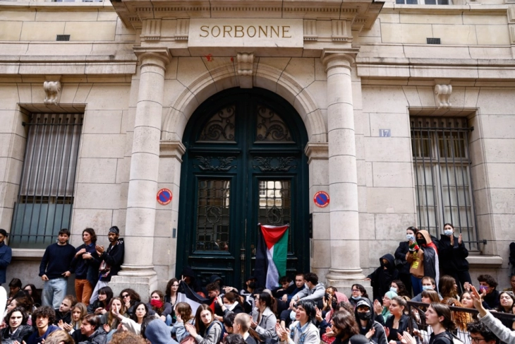 Затворен парискиот Универзитет за политички науки, дебатата меѓу раководството и студентите за војната во Газа не ги намали тензиите