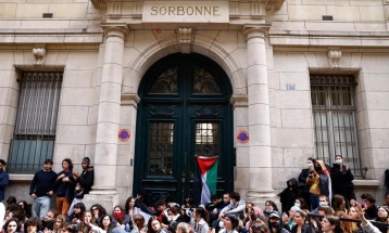 Затворен парискиот Универзитет за политички науки, дебатата меѓу раководството и студентите за војната во Газа не ги намали тензиите