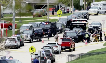 Полицијата во Висконсин застрелала вооружен напаѓач пред средно училиште
