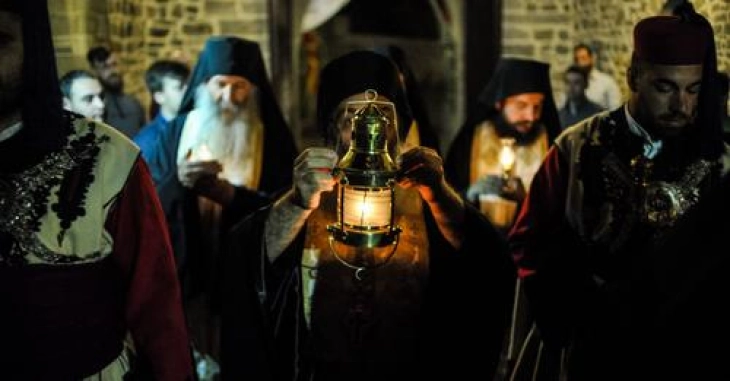 Во Бигорскиот манастир се очекува пристигнувањето на Благодатниот оган