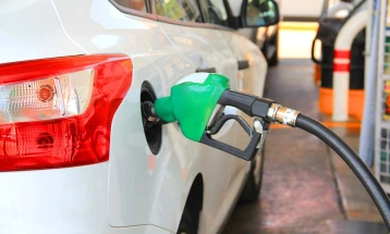 Бензините поевтинуваат за денар ипол, а дизелот за еден денар по литар