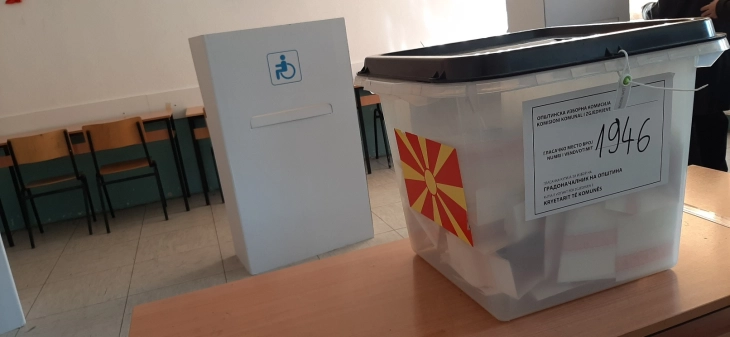 Не е почнато навреме гласање на едно место во Тетово поради апаратот за идентификација 