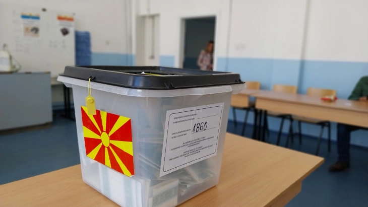 Во Струга и Вевчани навреме отворени сите избирачки места, гласањето тече непречено