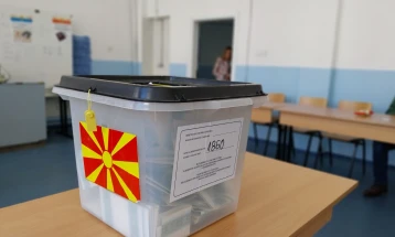 Во Струга и Вевчани навреме отворени сите избирачки места, гласањето тече непречено