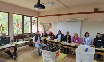 Излезноста во Охрид и Дебрца до 11 часот изнесува 14 проценти, избирачкиот процесот се одвива непречено