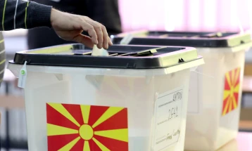 Në Demir Kapi mbi 34 për qind jehonë deri në ora 13, në Negotinë mbi 30 për qind për zgjedhjet presidenciale