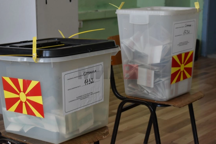 До 13 часот во Струга гласале 18 проценти за парламентраните и 12 за претседателските избори, во Вевчани 38 отсто