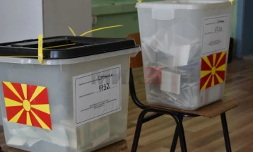 До 13 часот во Струга гласале 18 проценти за парламентраните и 12 за претседателските избори, во Вевчани 38 отсто