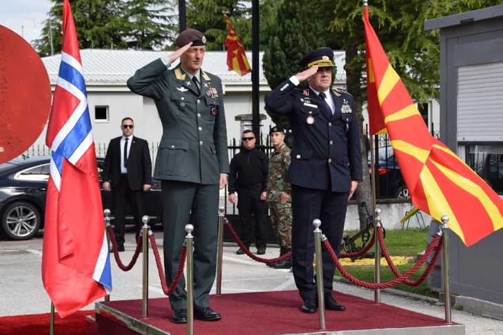 Ѓурчиновски - Кристоферсен: Одлична соработката меѓу армиите на С.Македонија и на Норвешка, можности за нејзино унапредување