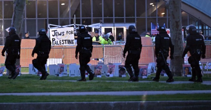 Американската полиција ги растера пропалестинските демонстранти од МИТ и од Универзитетот Пенсилванија