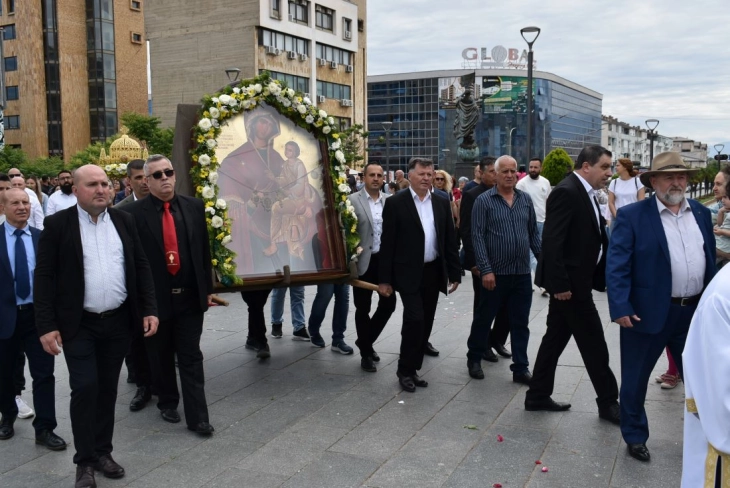 Во Струмица се одржа свечена литија со иконата на Пресвета Богородица Брзопослушничка 