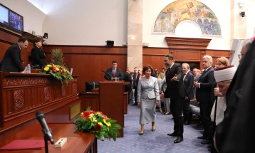 „Еурактив“: Претседателката на Северна Македонија предизвика контроверзии на инаугурацијата 