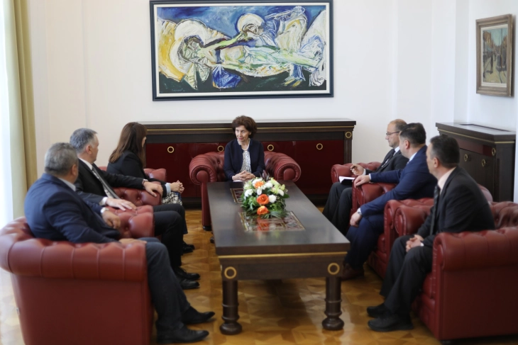Takim i presidentes Siljanovka Davkova me rektorët e universiteteve shtetërore