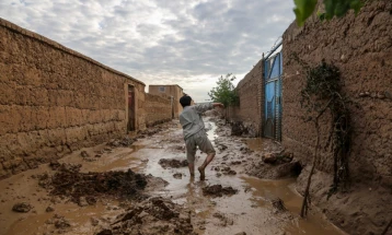Продолжува потрагата по исчезнати по разорните поплави во Авганистан