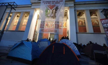 Грчките студенти во Солун и Атина одржаа мирен протест во текот на ноќта за поддршка на Палестина