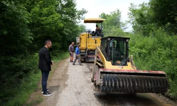 Започна реконструкцијата на локалниот пат во село Мождивњак, кривопаланечко