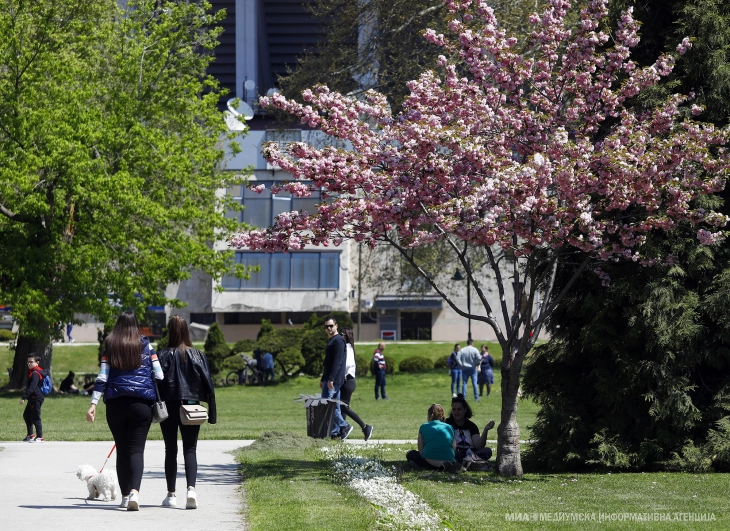 Mot me diell dhe i ngrohtë, me temperaturë deri 25 gradë