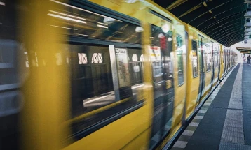 Девет повредени при судар на патнички и товарен воз во тунелот Вуков споменик-Панчевачки мост