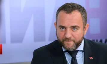 Тошковски: Лишен од слобода виш аналитичар во СВР Скопје, фатен со над 10 илјади евра од сторена измама