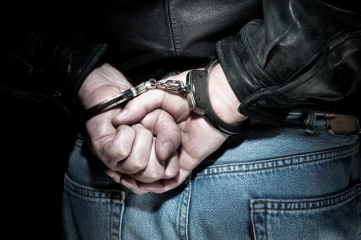 Приведен дилер во Битола за издржување затворска казна