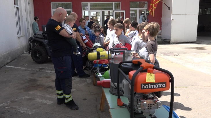 Младите во Прилеп се запознаа со пожарникарската професија
