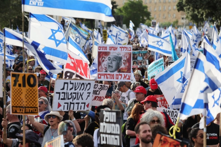 Jerusalem: Mijëra demonstrues protestojnë kundër Qeverisë së Netanjahut para Knesetit