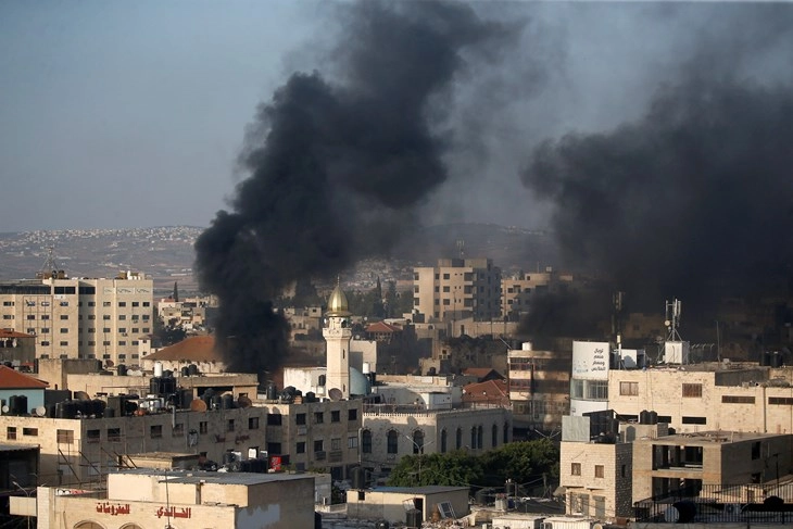 Најмалку седум Палестинци загинаа, а девет се ранети во израелски напад во Џенин