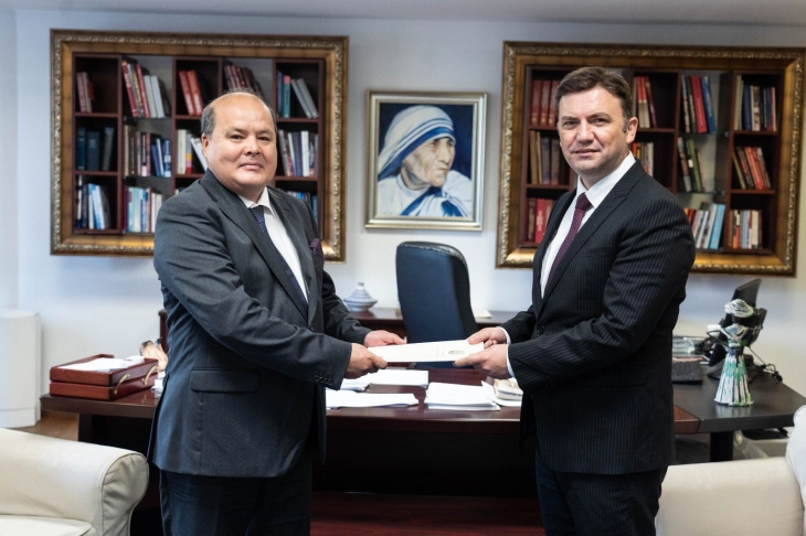 Ministri Osmani i pranoi kopjet e letrave kredenciale nga ambasadori i ri i Kazakistanit