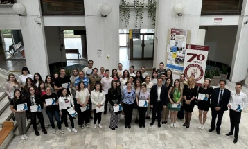 Дипломи за 103 студенти кои ја завршија Програмата за изучување на холокаустот на УКИМ
