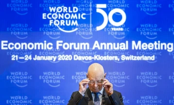 Основачот на Светскиот економски форум, Клаус Шваб, се повлекува од извршната функција