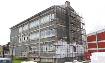Почна поставување на нови енергетски фасади во две основни училишта во Куманово