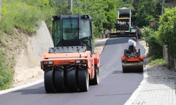 Почна реконструкција на локалниот пат до кумановското село Проевце