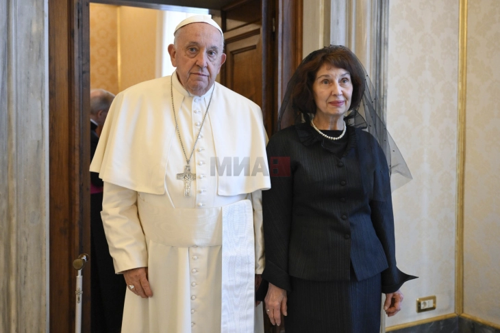 Сиљановска-Давкова на аудиенција кај папата, средба со Радев не е остварена, изразена подготвеност таа да се реализира час поскоро