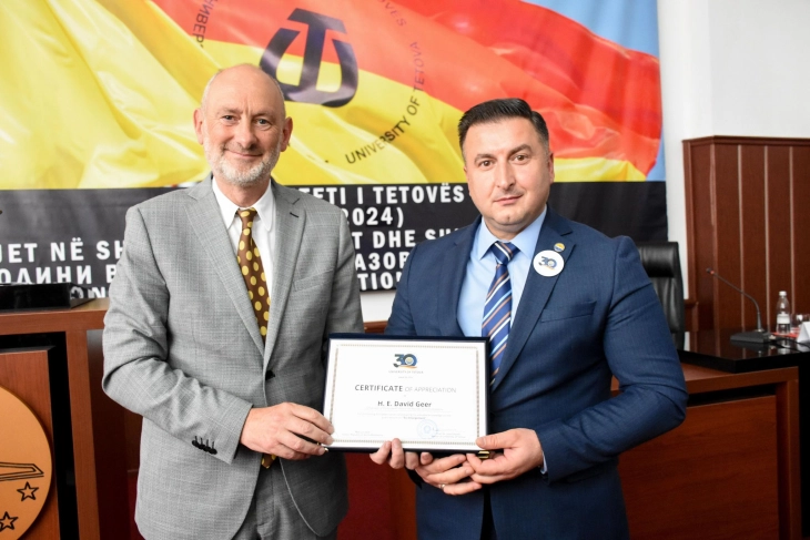 Ambasadori Gir e vizitoi Universitetin e Tetovës