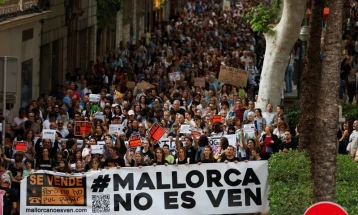 Неколку илјади Шпанци протестираа во Палма де Мајорка поради „прекумерниот туризам“