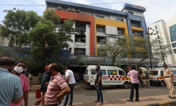 Shtatë foshnja humbën jetën në zjarr në një spital në Nju Delhi, pronari i spitalit në arrati