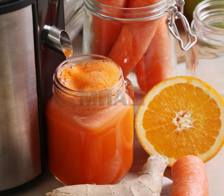 Напиток од портокал, ѓумбир и морков за младешка кожа