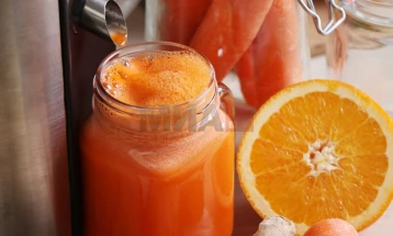 Напиток од портокал, ѓумбир и морков за младешка кожа