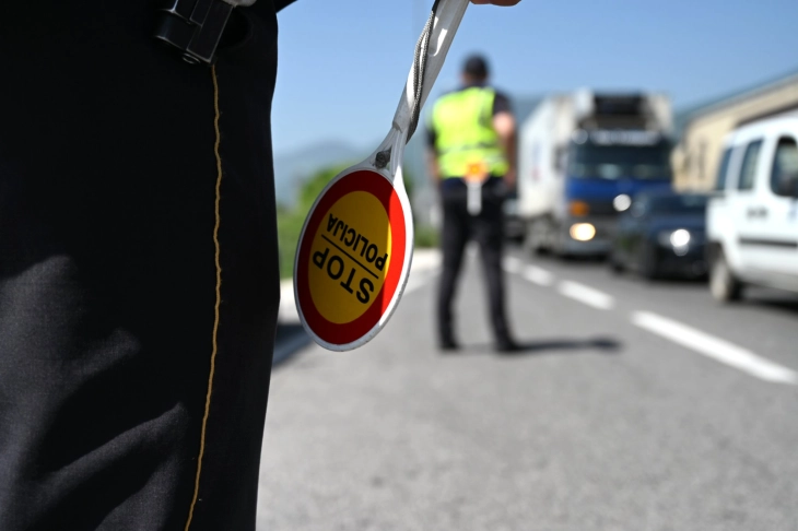 Gjoba për 100 shoferë në Shkup, 23 prej tyre kanë vozitur pa patentë shoferi