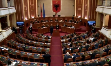Албанскиот парламент изгласа Резолуција за добро владеење и антикорупција, опозицијата го бојкотираше гласањето